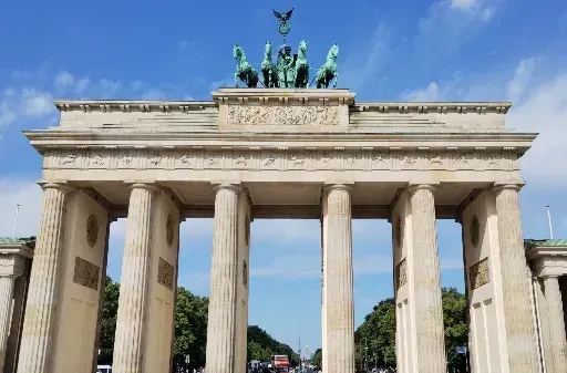 Vom Brandenburger Tor durch den Tiergarten